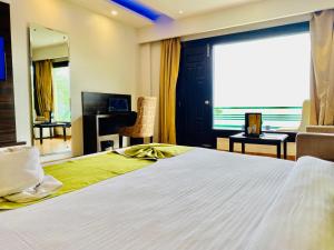 Letto o letti in una camera di Royal Green Valley Mashobra by Naina Staycation - Mountain and valley view rooms