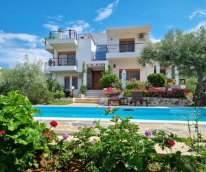 Πισίνα στο ή κοντά στο Beach Villa Claire
