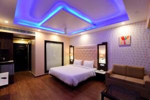 Letto o letti in una camera di Royal Green Valley Mashobra by Naina Staycation - Mountain and valley view rooms
