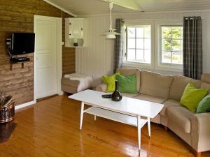 Μια τηλεόραση ή/και κέντρο ψυχαγωγίας στο 4 person holiday home in Utvik-By Traum +17 φωτογραφίες