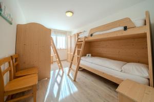 Postel nebo postele na pokoji v ubytování Sunnaschy Heidi by Arosa Vacations