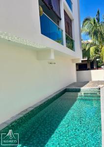 Bazén v ubytování Sunset Apt moderne à 2 min de la plage, clim, piscine nebo v jeho okolí