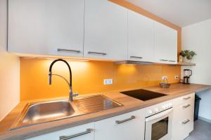 Kuchyň nebo kuchyňský kout v ubytování Ferienwohnung Kuckuckslockennest