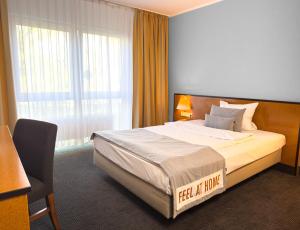 a hotel room with a bed and a window at Coffee Fellows Hotel Frankfurt Airport-Langen in Langen