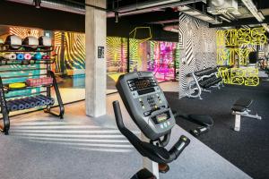 Fitness centrum a/nebo fitness zařízení v ubytování The Social Hub Berlin Alexanderplatz Extended Stay