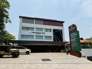 a building with a car parked in front of it at Mountain Pass Residency in Edakkara