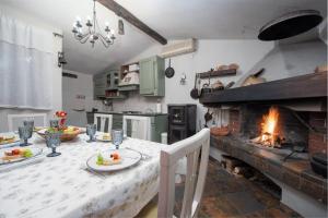 Kuchyňa alebo kuchynka v ubytovaní Villa Antea ZadarVillas