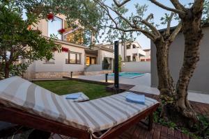 Bazén v ubytovaní Villa Antea ZadarVillas alebo v jeho blízkosti