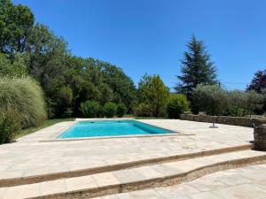 Πισίνα στο ή κοντά στο Villa familiale avec studio et piscine, Villecroze