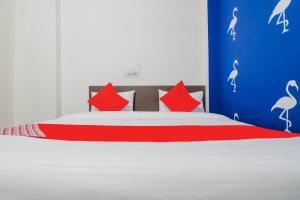Postel nebo postele na pokoji v ubytování Hotel O JPS PALACE