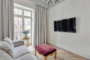 Televízia a/alebo spoločenská miestnosť v ubytovaní Apartamenty Gdańsk Piwna