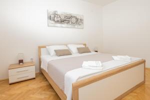 Postel nebo postele na pokoji v ubytování Apartmani Cimerman