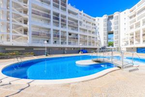 a swimming pool in front of a large building at Rentalmar Royal in Salou +35 photos