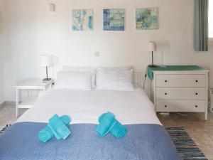 Posteľ alebo postele v izbe v ubytovaní Summer Garden Studio - village location