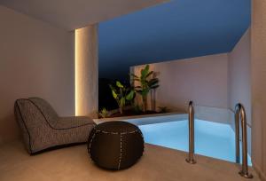 Piscina a Nimfi Suites o a prop