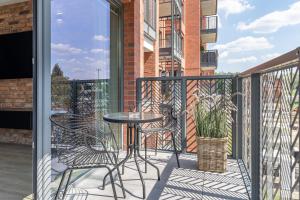 Balkón alebo terasa v ubytovaní Scala 60C City Center Apartments with Parking by Lion Apartments
