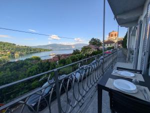 Balkón nebo terasa v ubytování appartamenti i fiori del lago