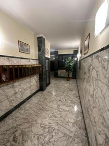 Zona de hol sau recepție la Loft Moderno Monte Senario- Colosseo in 15 Min in Metro