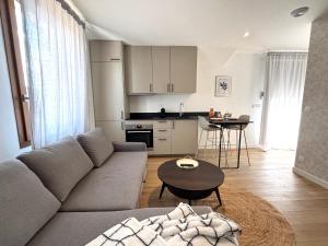 Køkken eller tekøkken på M112 Marquer Superbe T4 spacieux avec balcon, proche de Genève + 7 billeder