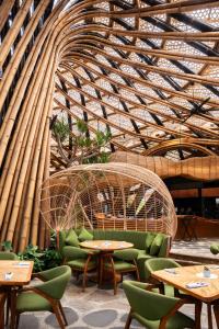 Restaurace v ubytování Oshom Bali at Nuanu Creative City