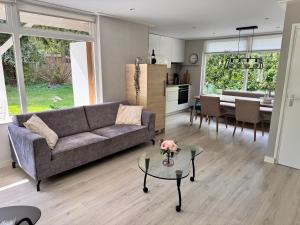 Χώρος καθιστικού στο Bungalow Vlinderstruik - Vakantiepark De Kremmer