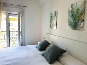 a bedroom with a bed with two pillows on it at Casa Mimbre ERENE032 in Cartaya