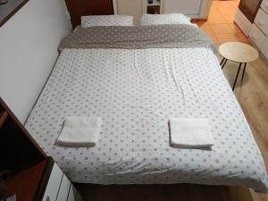 Postel nebo postele na pokoji v ubytování Guns N' Roses