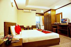 Postel nebo postele na pokoji v ubytování Royal Panerai Hotel Chiangmai