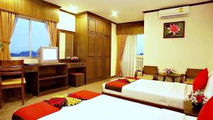 Postel nebo postele na pokoji v ubytování Royal Panerai Hotel Chiangmai