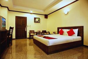 Postel nebo postele na pokoji v ubytování Royal Panerai Hotel Chiangmai