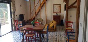 a dining room with a table and chairs at Gîte campagnard in Aubous