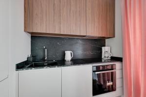 Kuchyňa alebo kuchynka v ubytovaní Scala 60C City Center Apartments & Studio by Lion Apartments