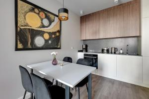 Kuchyňa alebo kuchynka v ubytovaní Scala 60C City Center Apartments & Studio by Lion Apartments