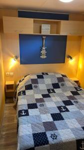Posteľ alebo postele v izbe v ubytovaní Mobil home Les Sables d'Or Agde