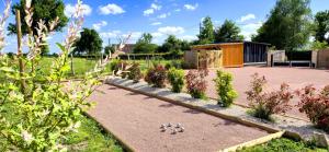 Jardin de l'établissement La Luna - Tiny House Spa - Romantique & Nature
