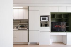 Una cocina o zona de cocina en Urbanstay Myeongdong