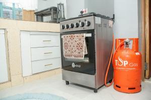 Η κουζίνα ή μικρή κουζίνα στο Amzar Stays