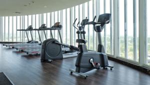 Fitness centrum a/nebo fitness zařízení v ubytování The Alana Hotel and Conference Sentul City by ASTON