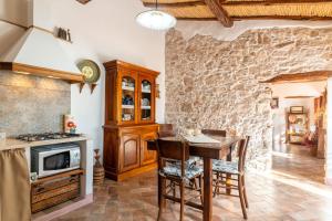 Kuchyň nebo kuchyňský kout v ubytování Casa Della Nonna Nel Borgo + 18 fotografií