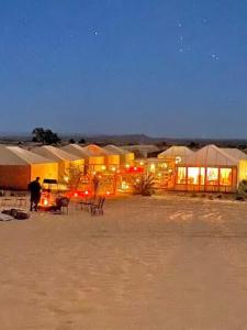 Φυσικό τοπίο κοντά σε οργανωμένο κάμπινγκ