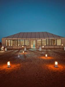 Το κτήριο όπου στεγάζεται  το οργανωμένο κάμπινγκ