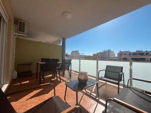 a balcony with chairs and a table on a roof at Magnifico apartamento de playa in Moncófar