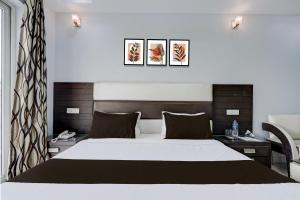 Postel nebo postele na pokoji v ubytování Hotel O Royal Inn + 28 fotografií