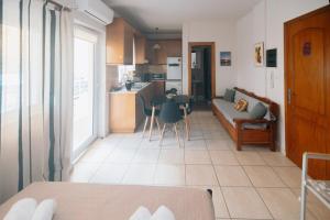 Η κουζίνα ή μικρή κουζίνα στο Iriana's Home