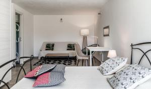 Ένα ή περισσότερα κρεβάτια σε δωμάτιο στο Is Laccus 6 +26 φωτογραφίες