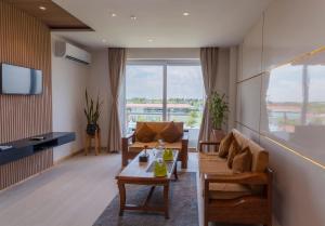 TV/trung tâm giải trí tại Lumbini Green Resort, Chandrauta