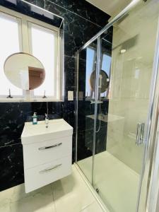 Φωτογραφία από το άλμπουμ του Paragraph Palmers Green - Tottenham Stadium σε Palmers Green