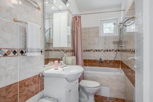 Koupelna v ubytování Apartments Jadranka + 34 fotografií