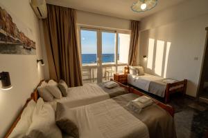 Postel nebo postele na pokoji v ubytování Klinakis Beach Hotel + 37 fotografií