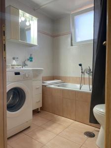 Koupelna v ubytování Lilikas Sea Front Apartments 2 + 37 fotografií